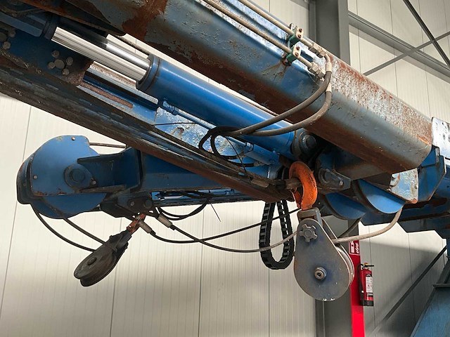 2020 submentum dubbelarmige hijskraan voor op een ponton - afbeelding 4 van  37