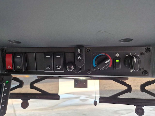 2021 kärcher m250 zelfrijdende veegmachine - afbeelding 3 van  18