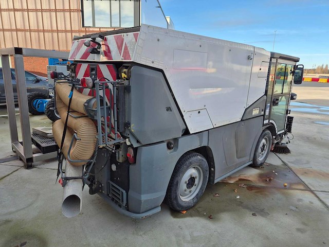 2021 kärcher m250 zelfrijdende veegmachine - afbeelding 12 van  18