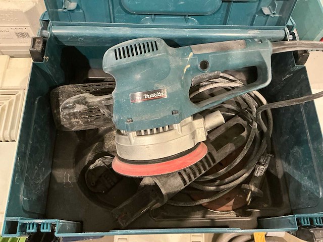 2021 makita bo6030 schuurmachine - afbeelding 1 van  4