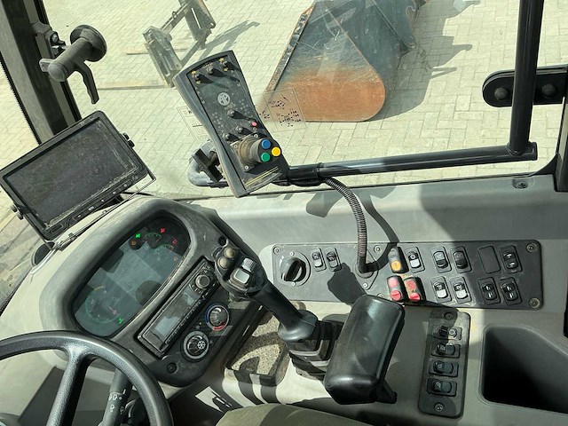 2021 new holland w80c lr wiellader met 2 bakken, palletvork en ap-leveler - afbeelding 3 van  49