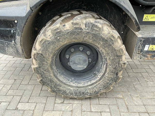 2021 new holland w80c lr wiellader met 2 bakken, palletvork en ap-leveler - afbeelding 16 van  49