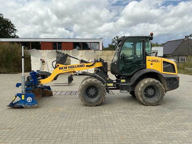 2021 new holland w80c lr wiellader met 2 bakken, palletvork en ap-leveler - afbeelding 12 van  49