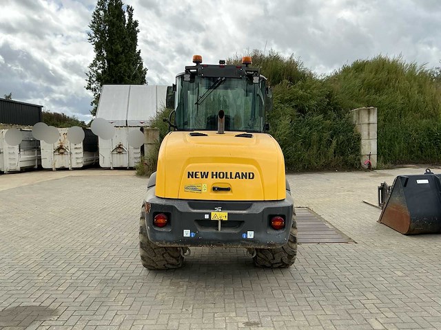 2021 new holland w80c lr wiellader met 2 bakken, palletvork en ap-leveler - afbeelding 34 van  49