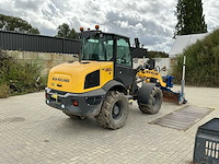 2021 new holland w80c lr wiellader met 2 bakken, palletvork en ap-leveler - afbeelding 45 van  49