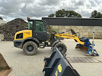 2021 new holland w80c lr wiellader met 2 bakken, palletvork en ap-leveler - afbeelding 46 van  49