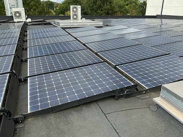 2021 sunpower t5 327w industriële zonnepanelen installatie (462x) - afbeelding 1 van  9