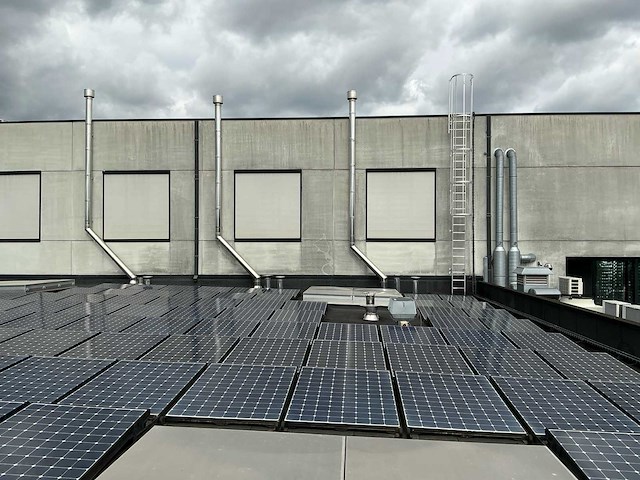 2021 sunpower t5 327w industriële zonnepanelen installatie (462x) - afbeelding 2 van  9