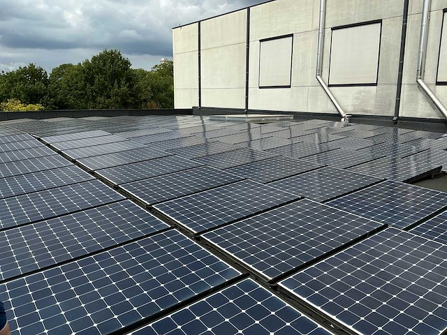 2021 sunpower t5 327w industriële zonnepanelen installatie (462x) - afbeelding 10 van  17