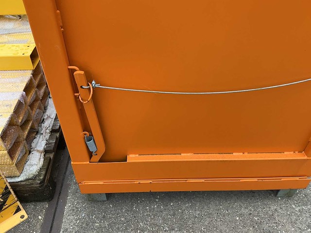 2022 bauer fb 2000 bodemklep afvalcontainer 2 m3 - afbeelding 2 van  3
