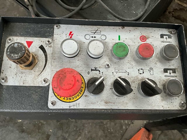 2022 bekamac bmsy 230 dgh metalen horizontale bandzaagmachine - afbeelding 9 van  10