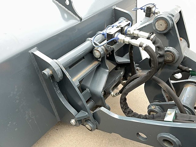 2022 bull 5040s wiellader - afbeelding 2 van  28