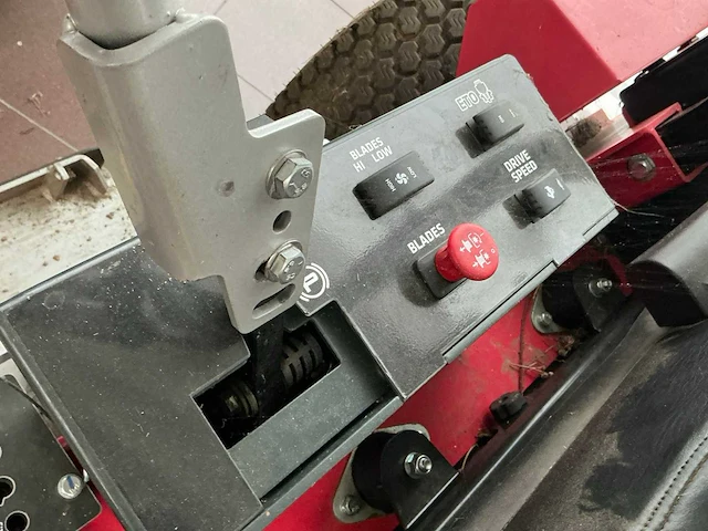 2022 cramer 82zt132 mulcher accu zitmaaier - afbeelding 6 van  9