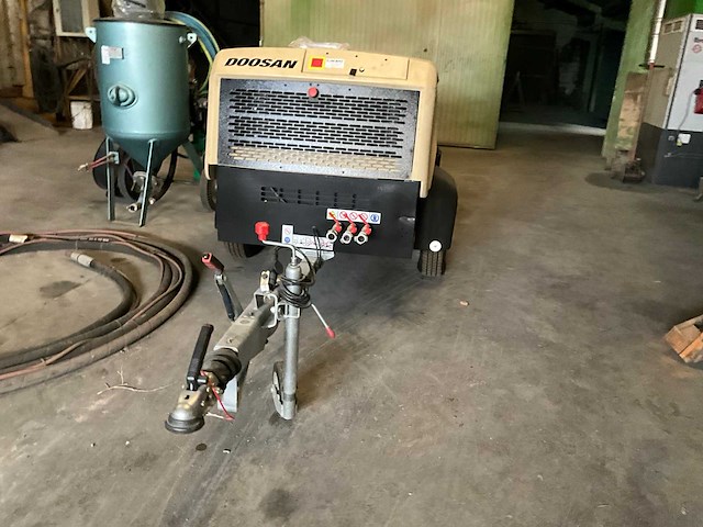 2022 doosan 7/55 luchtcompressor - afbeelding 12 van  20