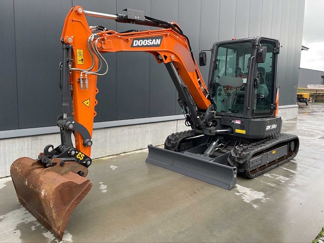 2022 doosan dx50z-7 - rupsgraafmachine - afbeelding 1 van  10