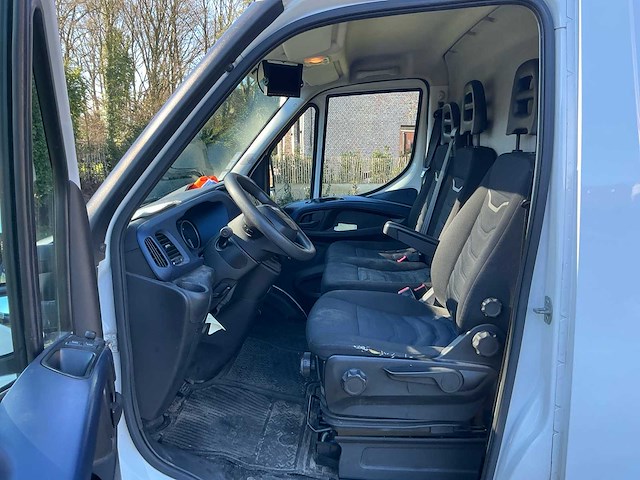 2022 iveco daily bestelbus personenauto - afbeelding 13 van  28