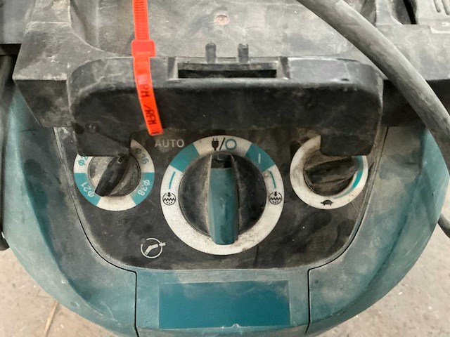 2022 makita vc4210m industriële stofzuiger - afbeelding 4 van  5