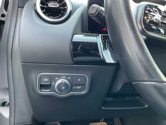 2022 mercedes-benz gla 200d personenauto - afbeelding 18 van  47