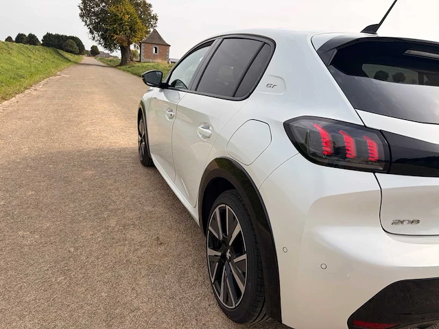 2022 peugeot 208 auto 1,5 bluehdi 102 pk – 126.700 km – euro 6 – handgeschakelde versnellingsbak - afbeelding 14 van  32