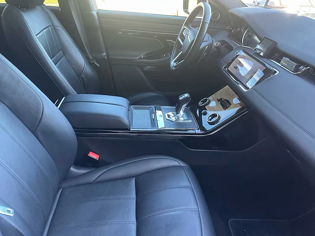 2022 range rover evoque lz range rover evoque d200 awd – 204 pk – panoramisch dak – meridian – volledig zwart uiterlijk – 2022 - afbeelding 13 van  34