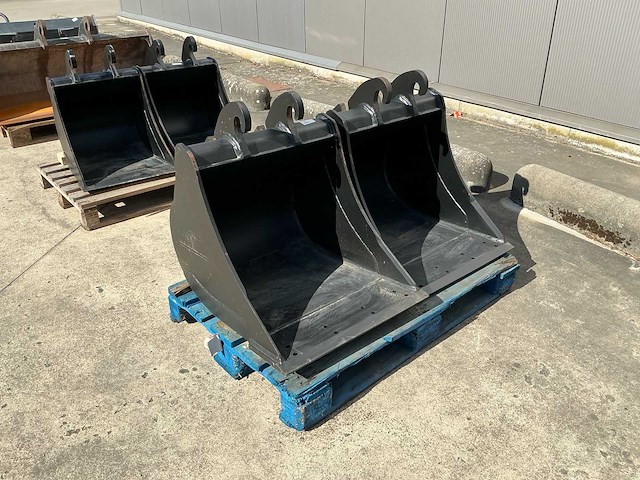 2022 set grondbakken cw05 600 mm (2x) - afbeelding 1 van  6