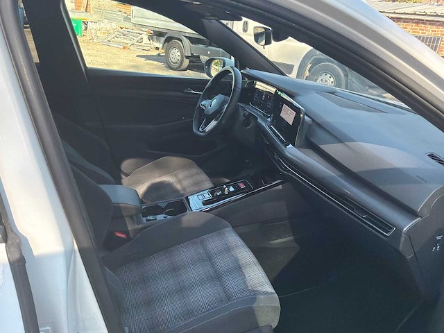 2022 volkswagen golf 8 gte sedan (hatchback) - afbeelding 37 van  43