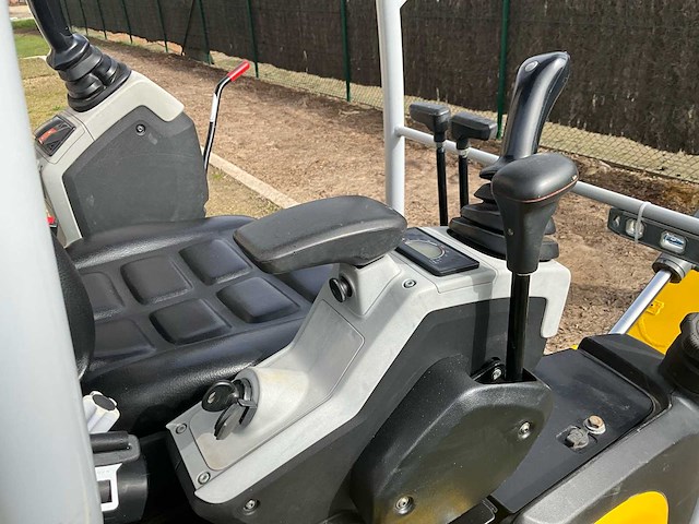 2022 wacker neuson ez17 minigraafmachine - zwenkgiek - 3 graafbakken - snelwissel - afbeelding 12 van  31