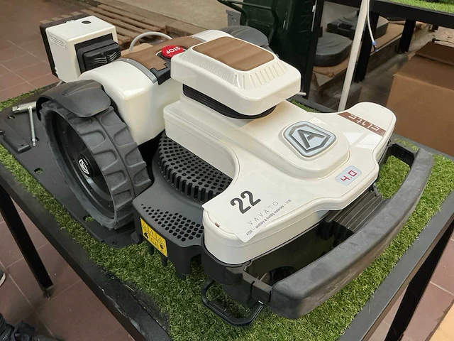 2022 zuchetti ambrogio 4.0 elite robotmaaier - afbeelding 1 van  7