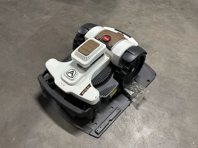 2023 ambrogio elite 4.0 robotmaaier (ongebruikt) - afbeelding 1 van  8