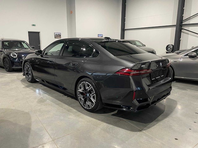 2023 bmw i5 edrive40 m-pakket - afbeelding 17 van  21