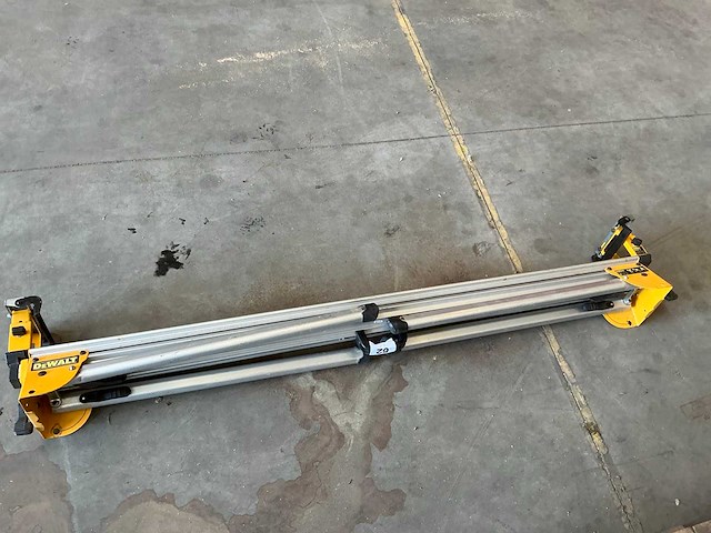 2023 dewalt de7024-xj zaagtafel - afbeelding 2 van  3