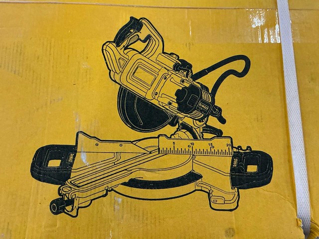 2023 dewalt dws774 afkortcirkelzaagmachine - afbeelding 2 van  3