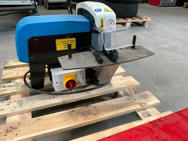 2023 finn-power cm3020 slangen afkortmachine - afbeelding 2 van  8