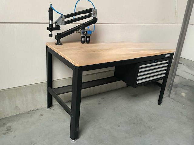 2023 hbm diverse metaalbewerkingen, werkbank met taparm voor schroefdraad te trekken. - afbeelding 8 van  8