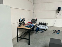 2023 hbm diverse metaalbewerkingen, werkbank met taparm voor schroefdraad te trekken. - afbeelding 1 van  8