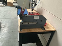 2023 hbm diverse metaalbewerkingen, werkbank met taparm voor schroefdraad te trekken. - afbeelding 6 van  8