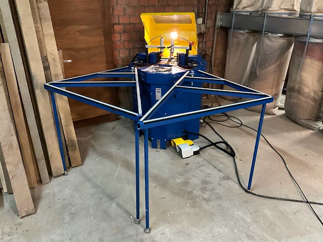 2023 itaca crimping machine hoekenpers voor ramen in aluminium - afbeelding 4 van  16