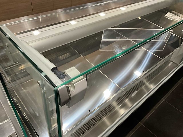2023 mafirol amalia deluxe 2500 fv-vve c/r ei gekoelde serveer-/toonbank vitrine - afbeelding 15 van  18
