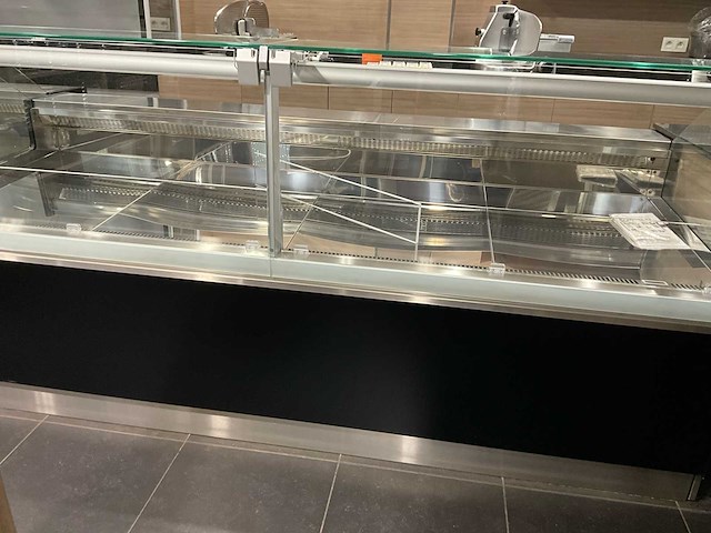 2023 mafirol amalia deluxe 2500 fv-vve c/r ei gekoelde serveer-/toonbank vitrine - afbeelding 16 van  18