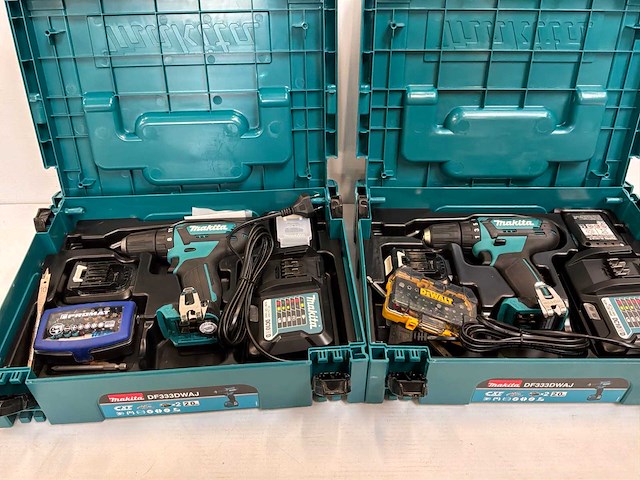2023 makita df333d schroefboormachine (2x) - afbeelding 1 van  7