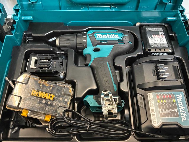2023 makita df333d schroefboormachine (2x) - afbeelding 5 van  7