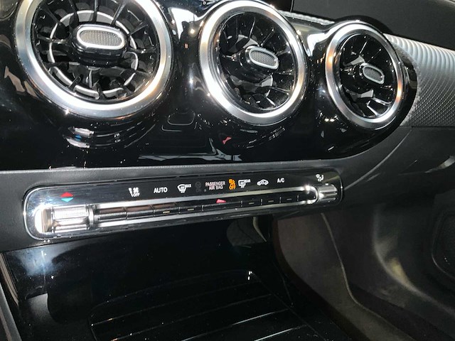 2023 mercedes-benz cla 180 d - afbeelding 13 van  33