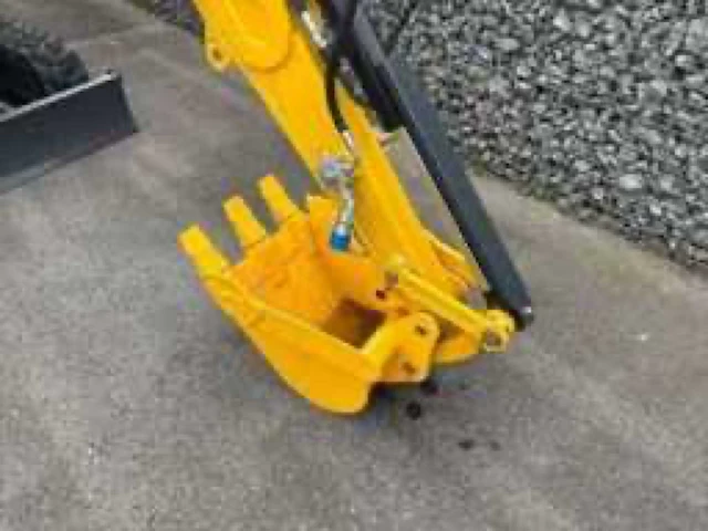 2023 rippa r330 rippa r330 – 2,85 t mini graafmachine – kubota-motor – gesloten cabine – talrijke accessoires – bijna nooit gebruikt - afbeelding 15 van  20