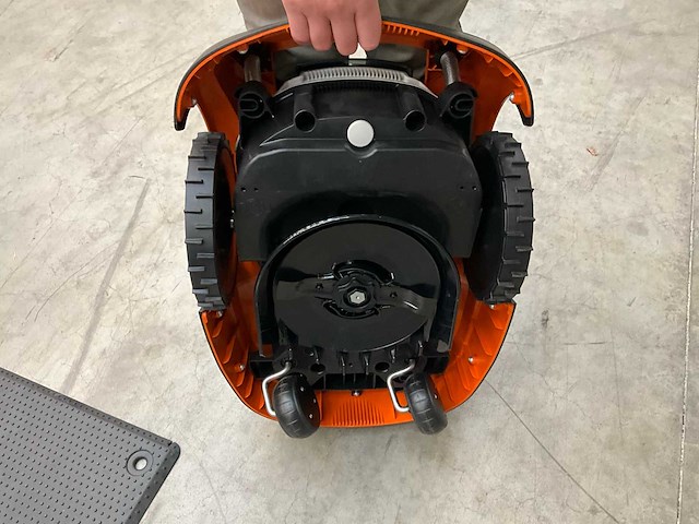 2023 stihl rmi 442.2p robotmaaier - afbeelding 6 van  16