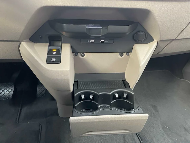 2023 volkswagen multivan phev personenauto - afbeelding 18 van  32