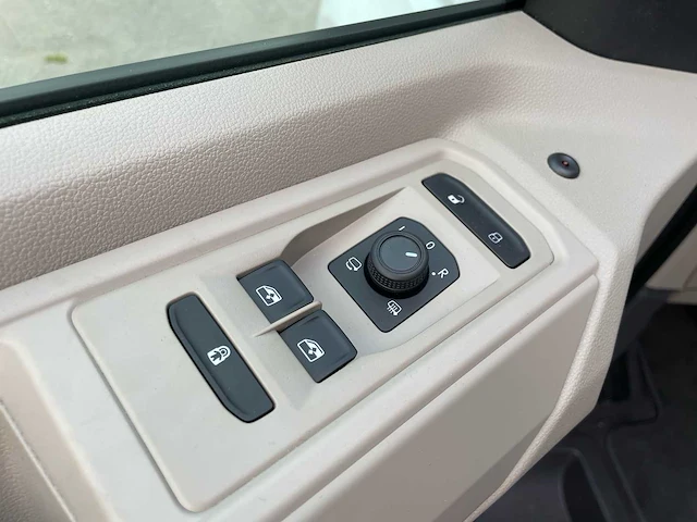 2023 volkswagen multivan phev personenauto - afbeelding 13 van  36