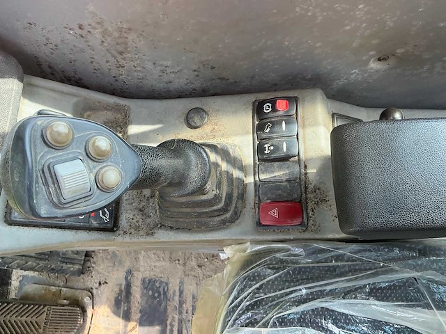 2023 yanmar b95w banden graafmachine - afbeelding 31 van  32