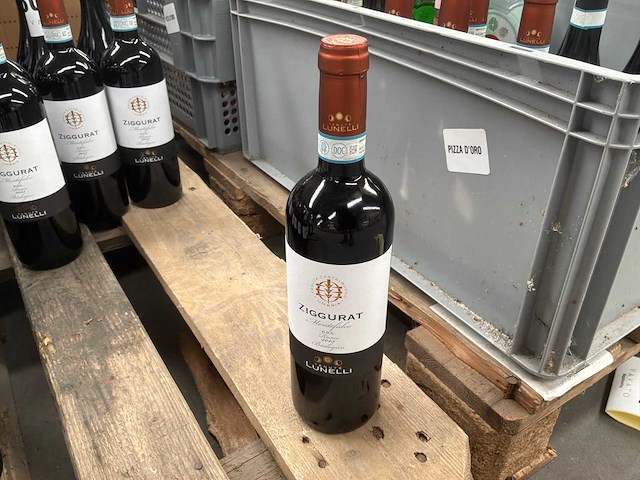 2023 ziggurat montefalco lunelli rode wijn (5x) - afbeelding 1 van  4
