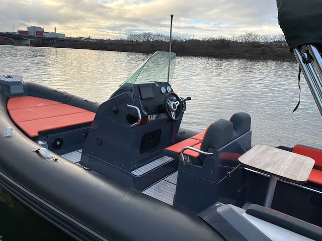 2023 zodiac medline 6.80 console & vissersboten - afbeelding 7 van  14