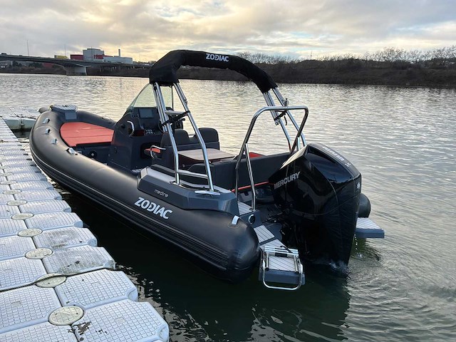 2023 zodiac medline 6.80 console & vissersboten - afbeelding 9 van  14